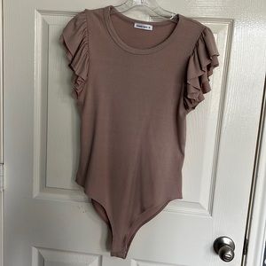 Ribbed body suit with ruffled sleeves
